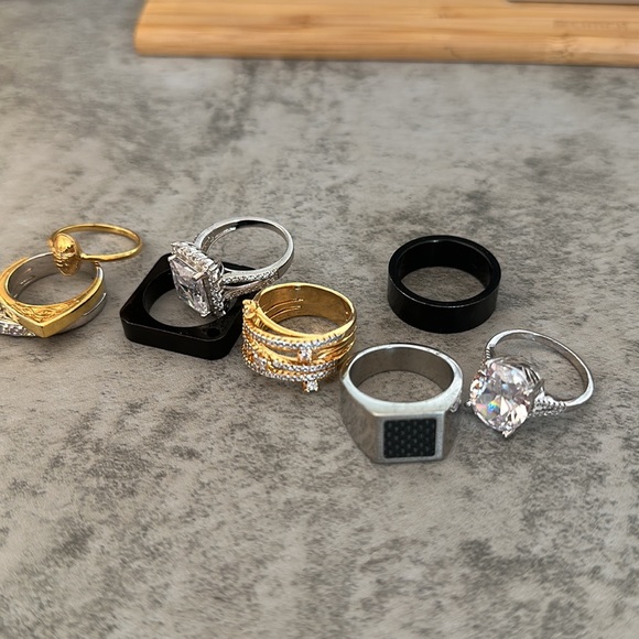 SET OF 8 RINGS VARIOUS METALS & DESIGNS SIZE 9 & 10 - Picture 3 of 4